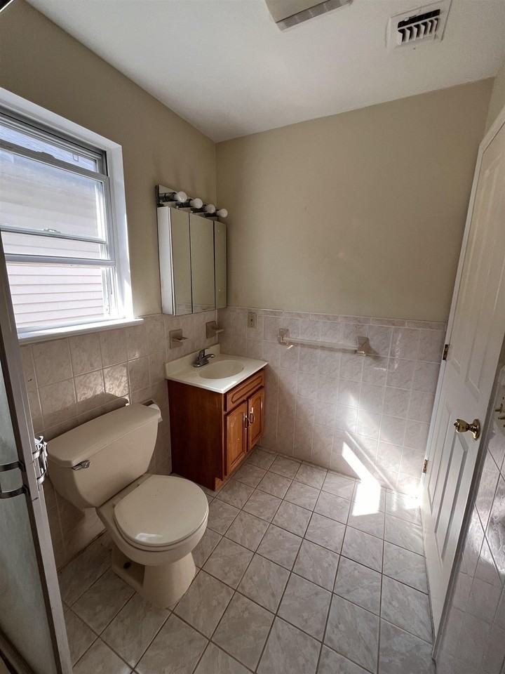19 Halleck St - Photo 5 of 8