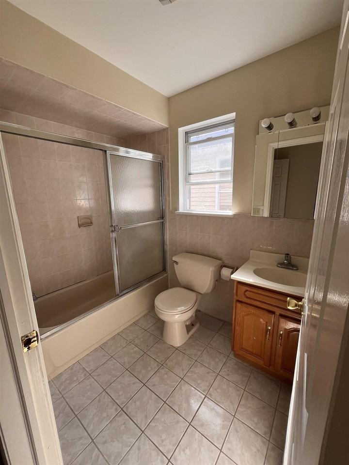 19 Halleck St - Photo 6 of 8