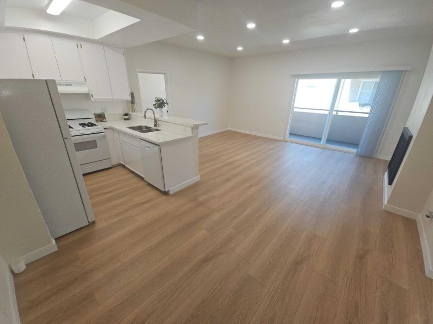 11469 Collins St - Photo 3 of 10