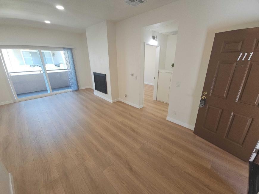 11469 Collins St - Photo 4 of 10