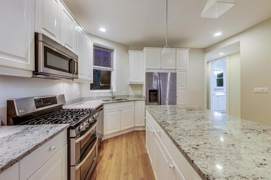 2621 W Leland Ave - Photo 4 of 6