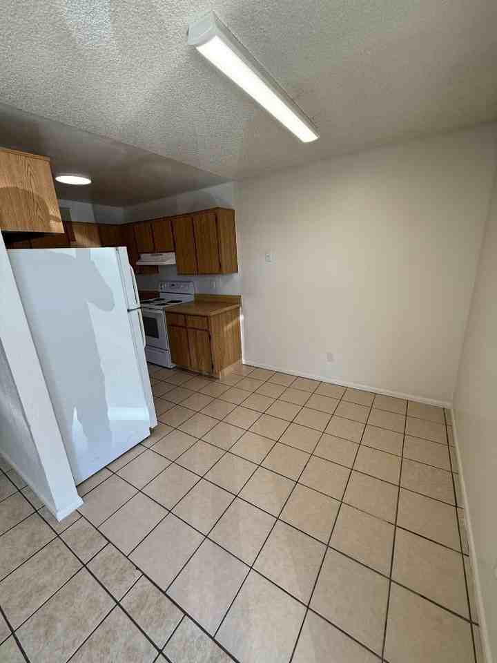 508 N Scott Ave - Photo 2 of 10
