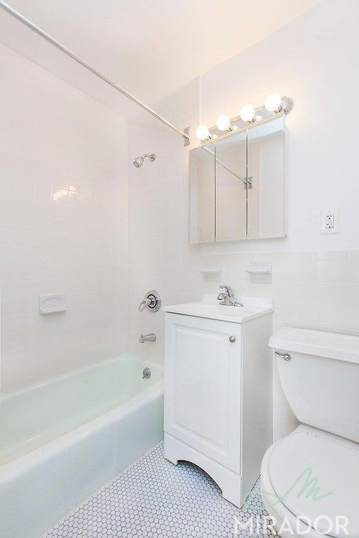 1560 York Ave - Photo 4 of 5