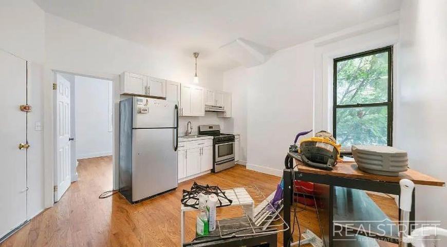 756 Marcy Ave - Photo 2 of 10