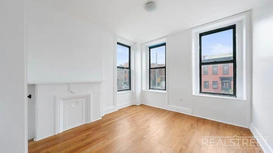756 Marcy Ave - Photo 3 of 10