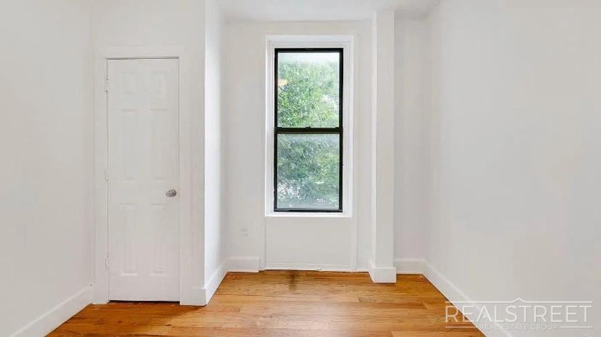 756 Marcy Ave - Photo 5 of 10