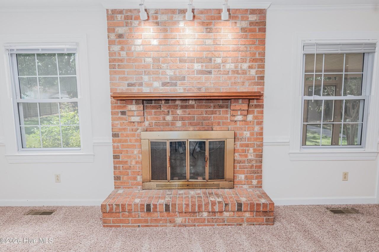 104 Dorchester Ln - Photo 5 of 24