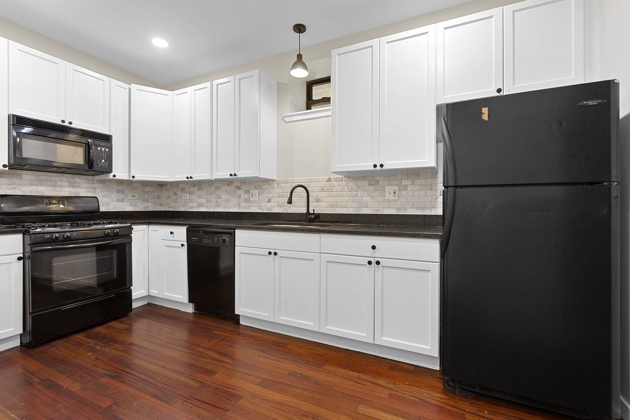 613 N Racine Ave #1 - Photo 4 of 8