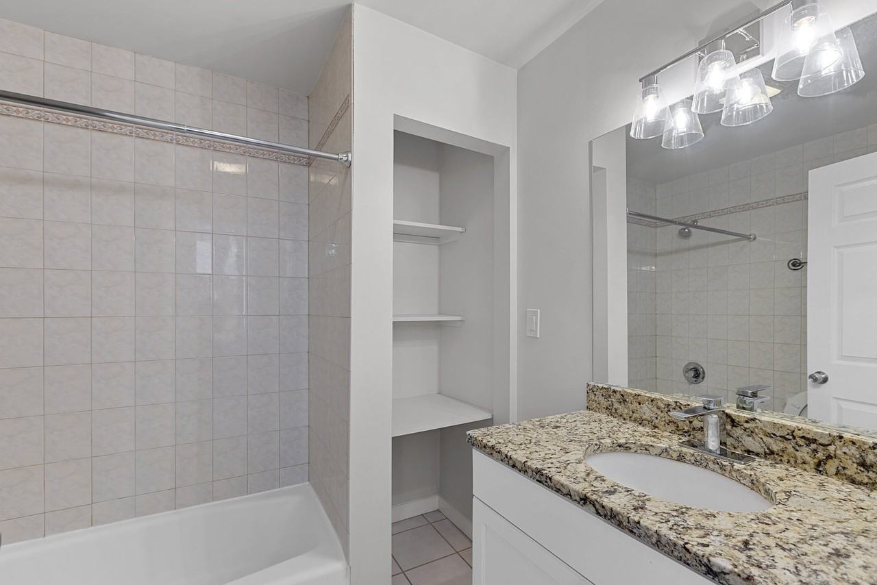 613 N Racine Ave #1 - Photo 5 of 8