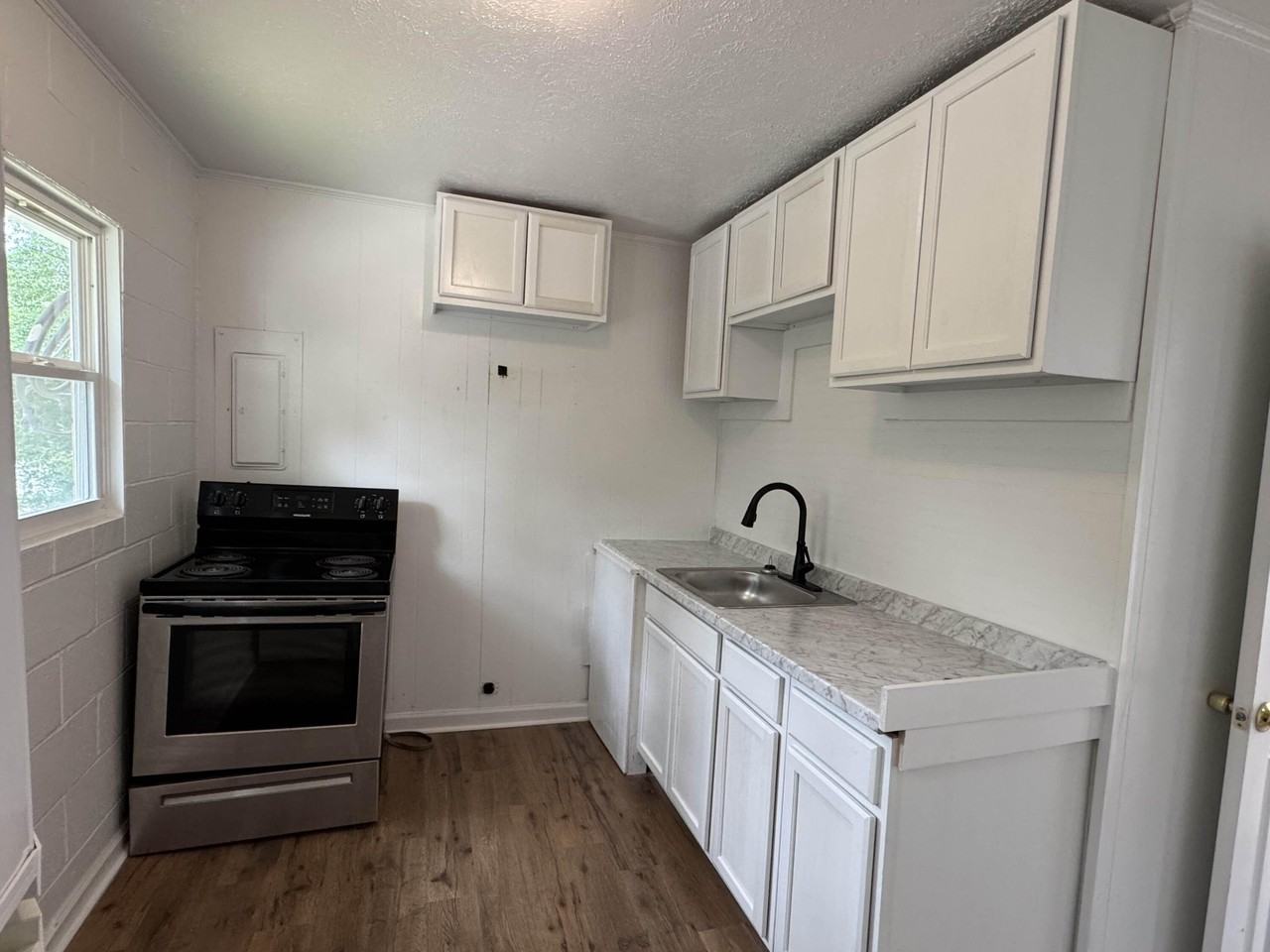 532 Hampton Ave Nw - Photo 2 of 9