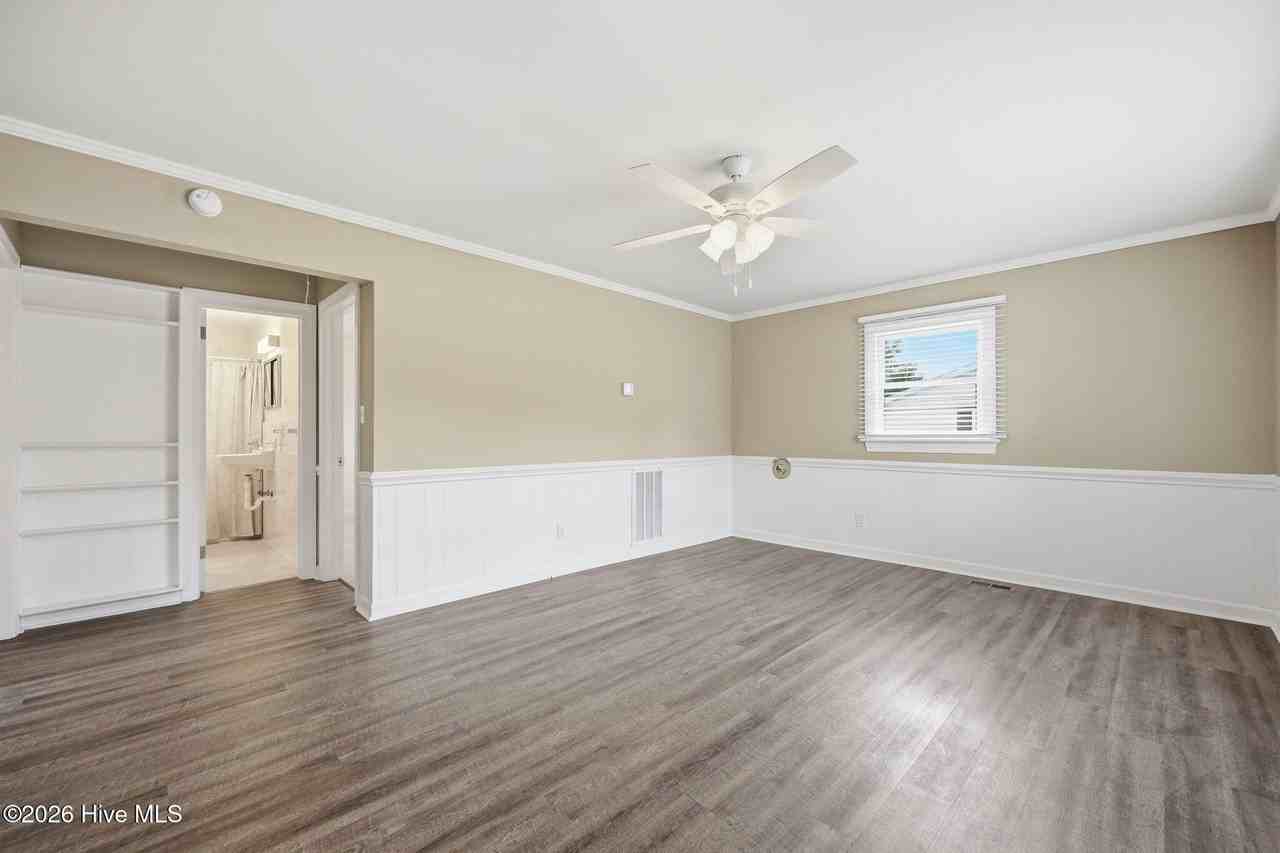 574 Simpson St - Photo 2 of 27
