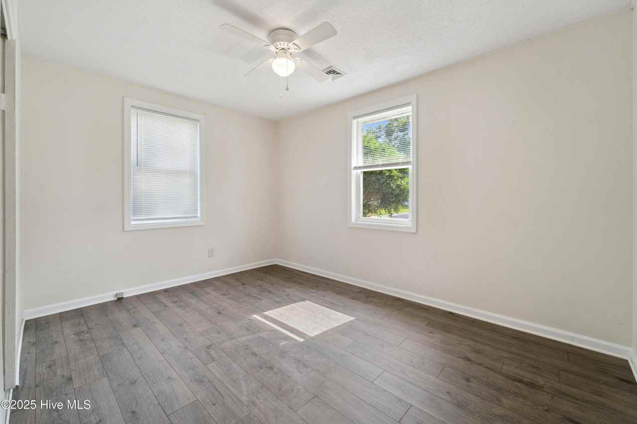 1216 Davis St - Photo 7 of 14