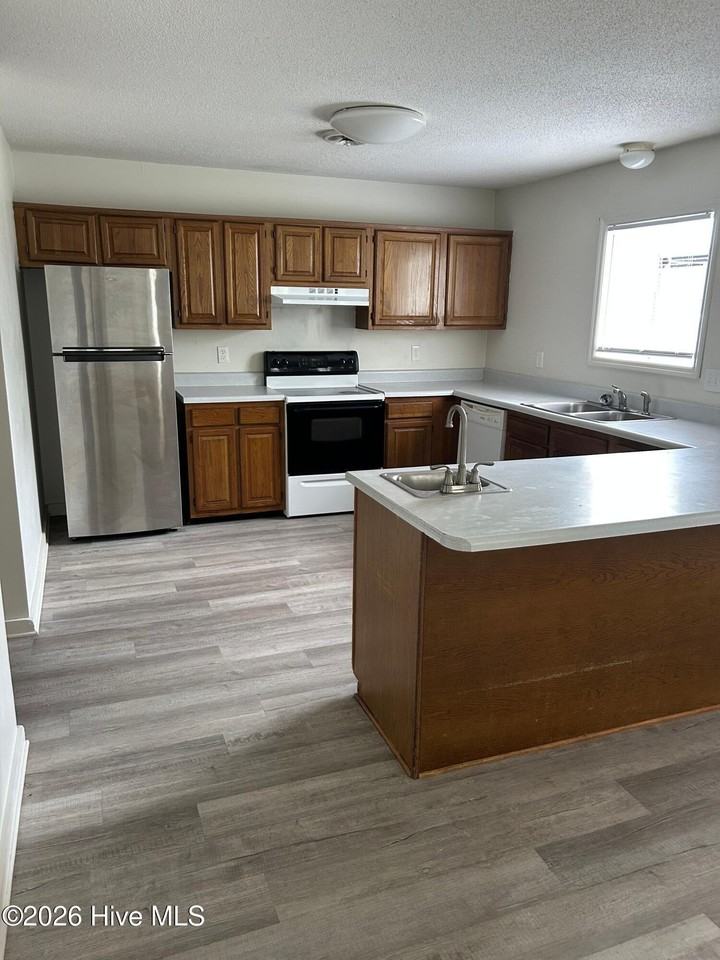 103 Persimmon Ct - Photo 3 of 6