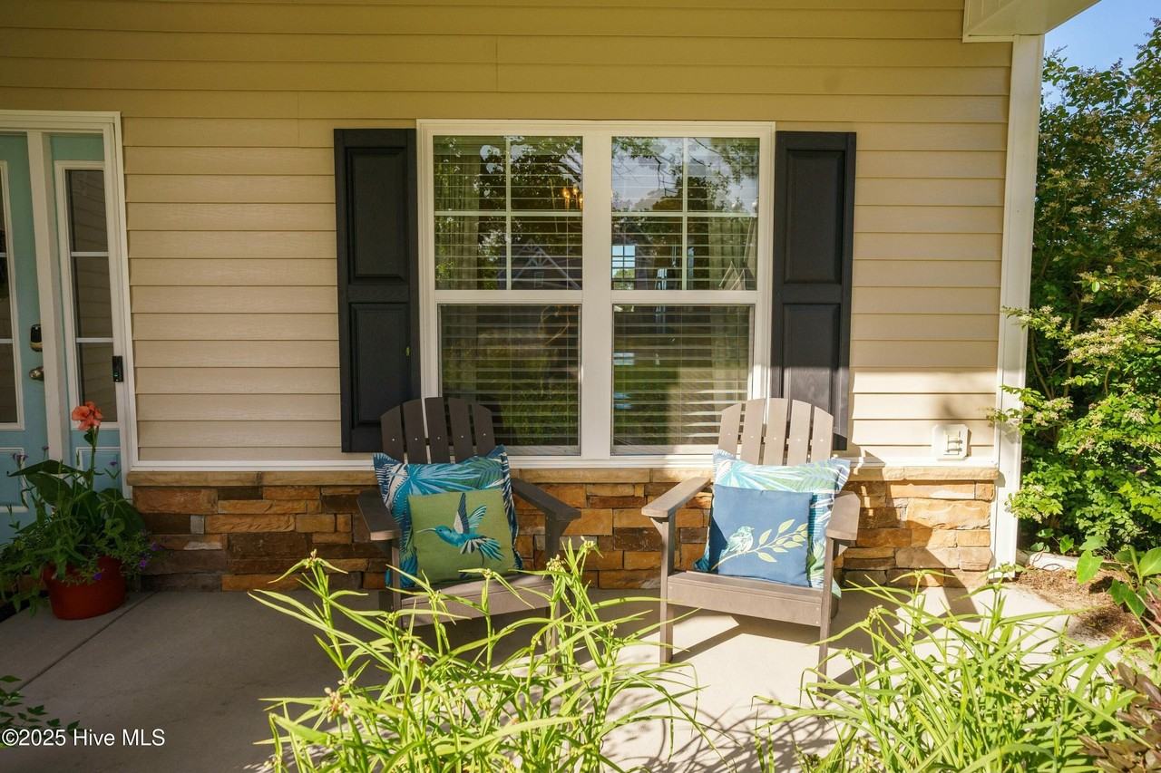 562 W Craftsman Way - Photo 3 of 39