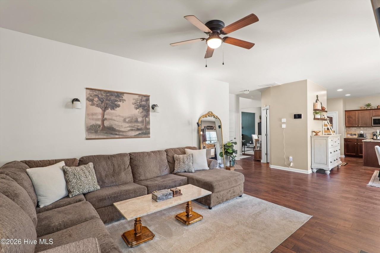 136 Sims Ct - Photo 2 of 35