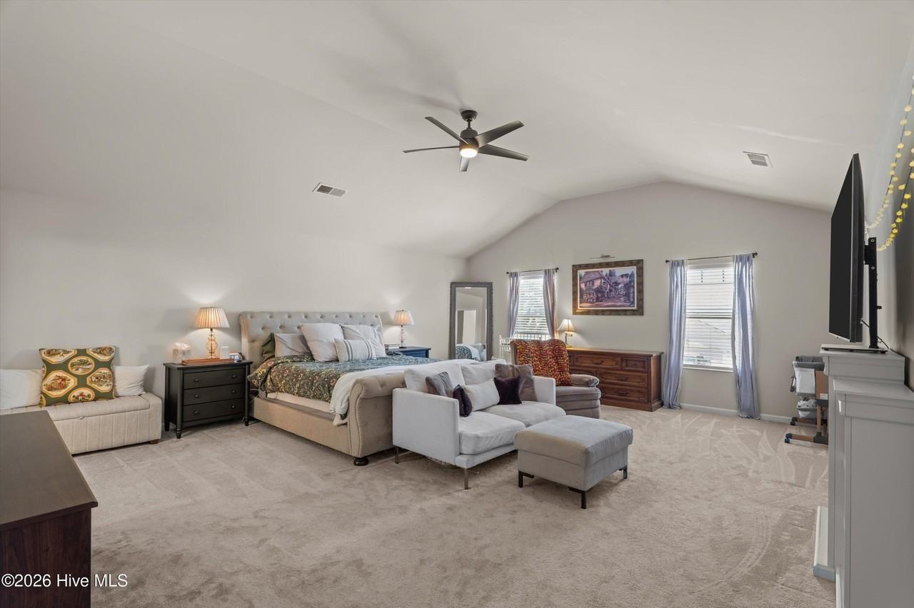 136 Sims Ct - Photo 3 of 35