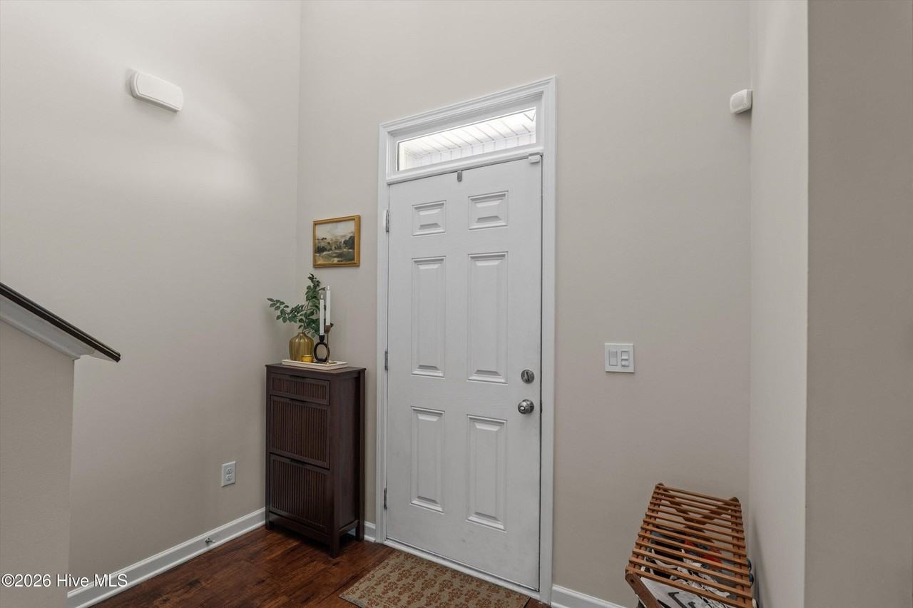 136 Sims Ct - Photo 6 of 35