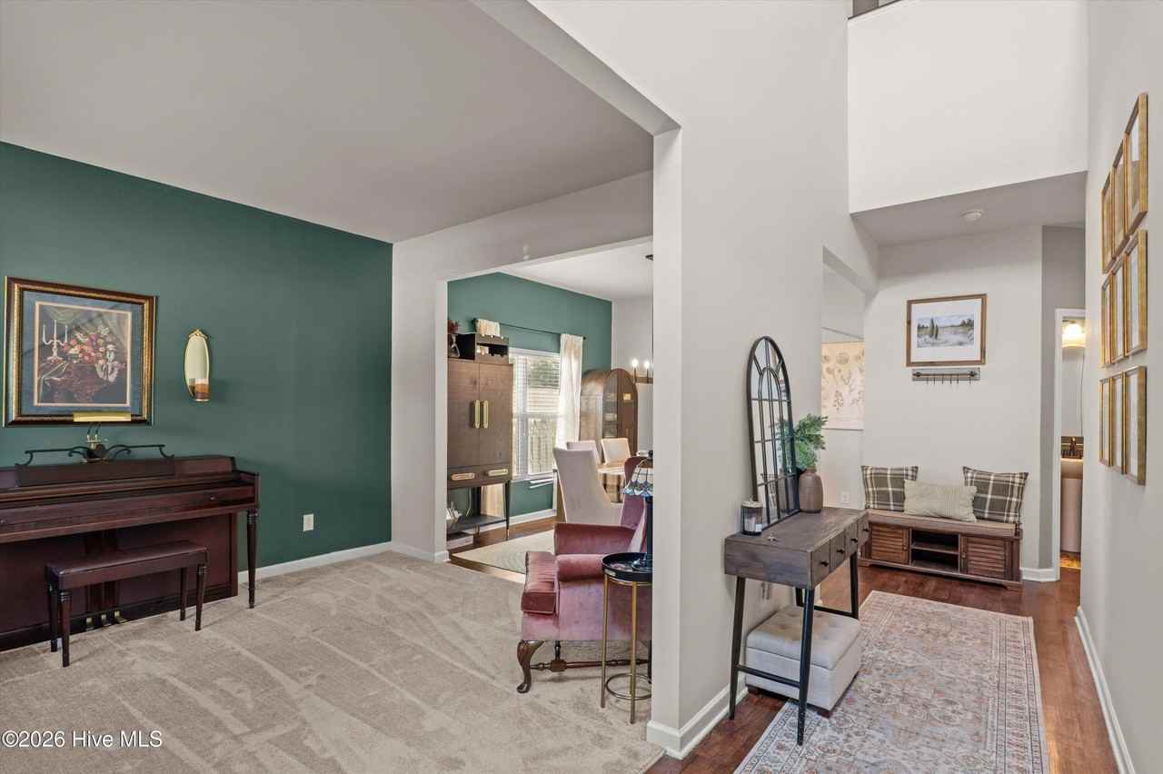 136 Sims Ct - Photo 7 of 35