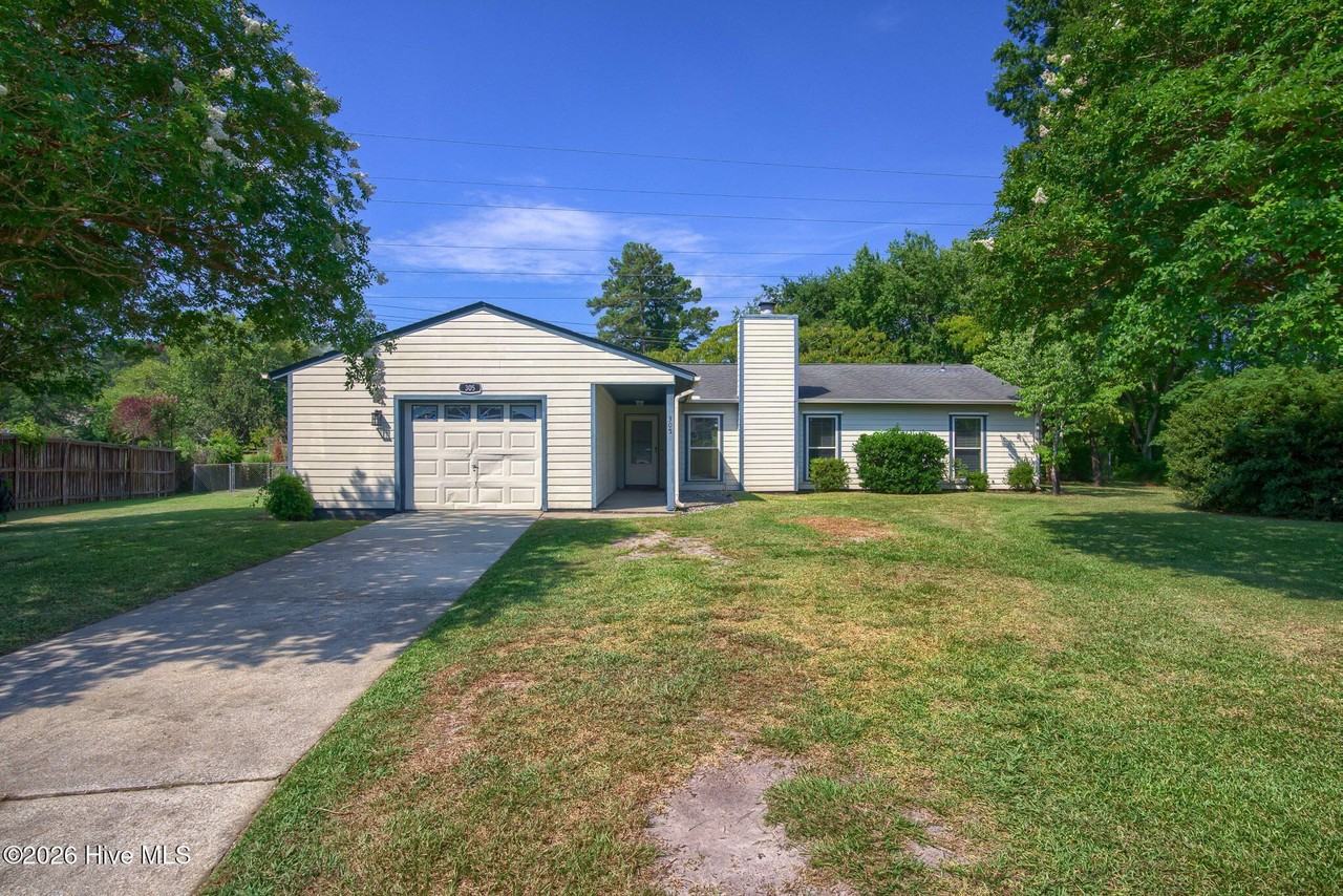 305 W Willowood Ln - Photo 2 of 34