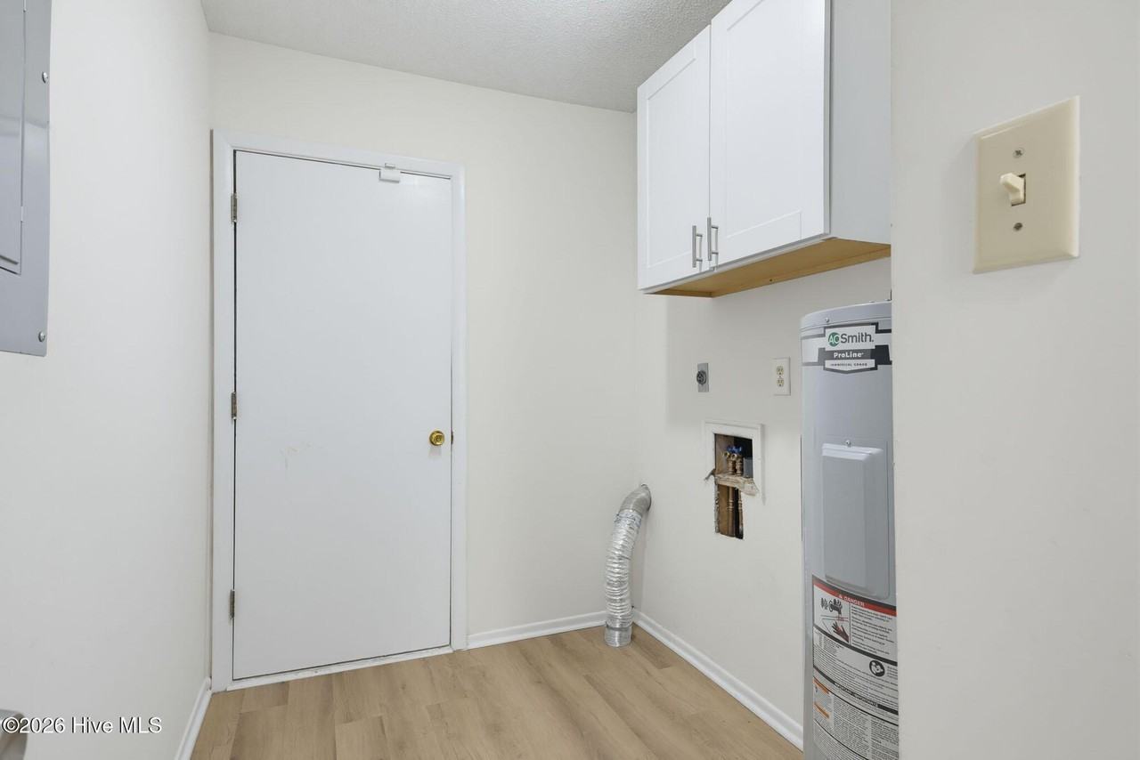 305 W Willowood Ln - Photo 6 of 34