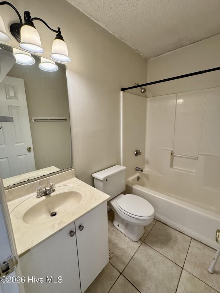 223 Wyndham Cir #B - Photo 6 of 9