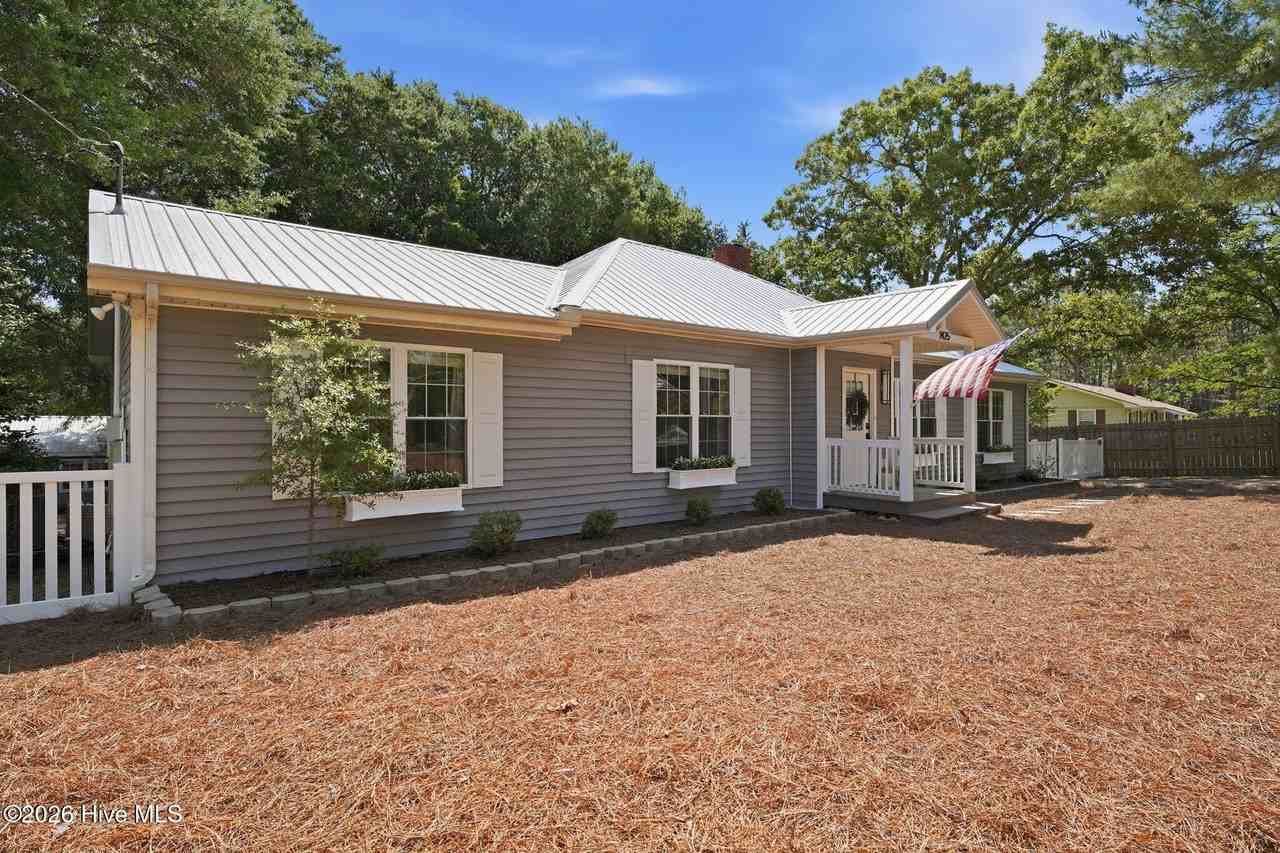 1425 Central Dr - Photo 2 of 49