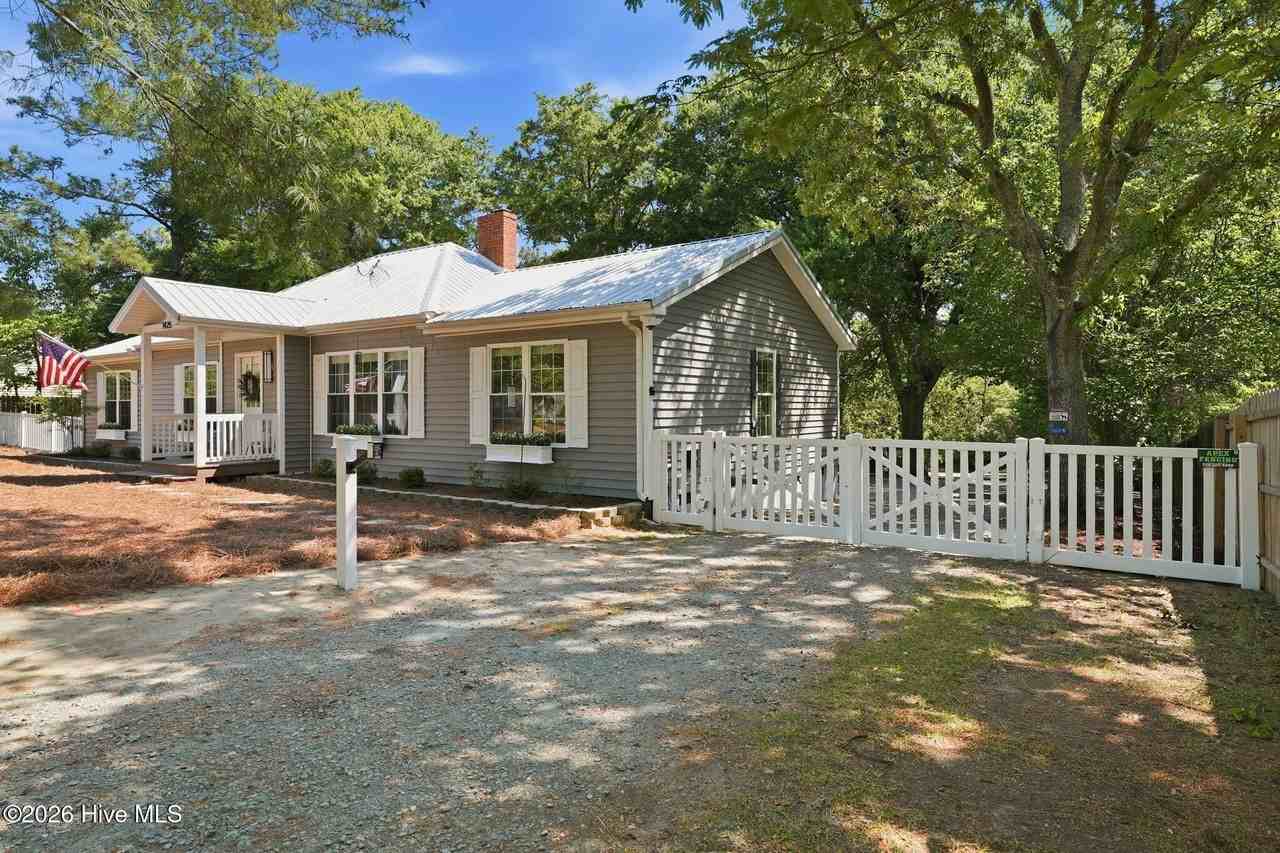 1425 Central Dr - Photo 3 of 49
