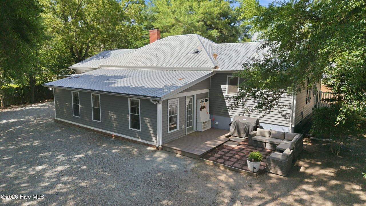 1425 Central Dr - Photo 5 of 49