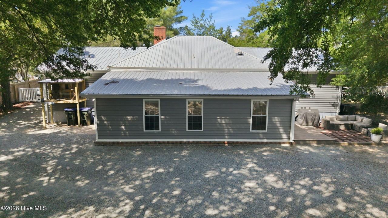 1425 Central Dr - Photo 6 of 49
