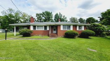 featured image of 2512 Castle Hayne Rd