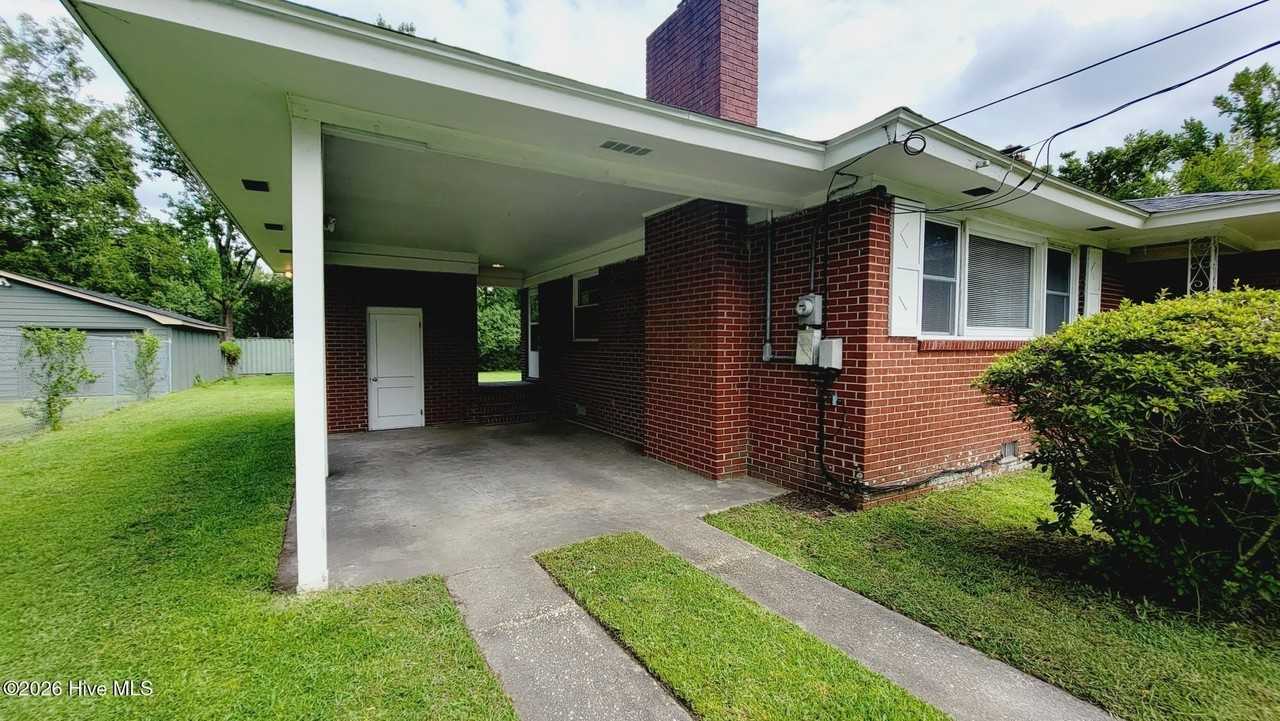 2512 Castle Hayne Rd - Photo 2 of 25
