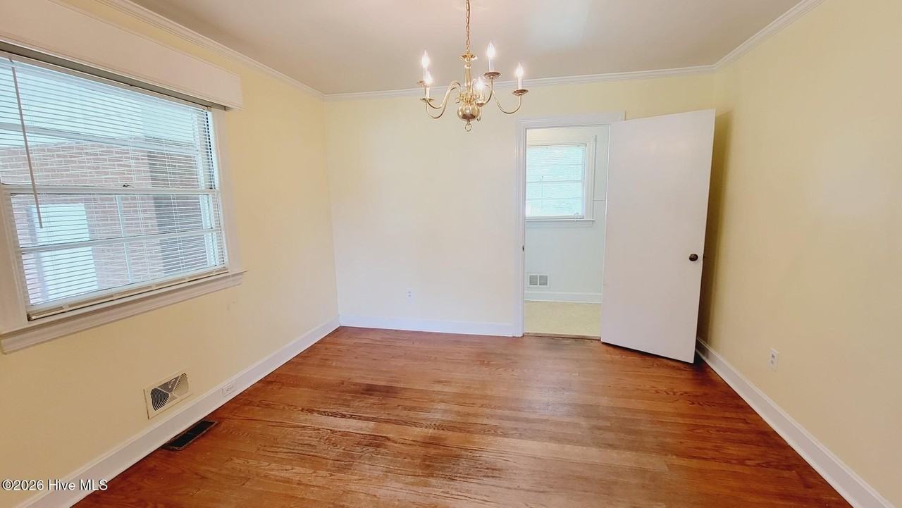 2512 Castle Hayne Rd - Photo 5 of 25
