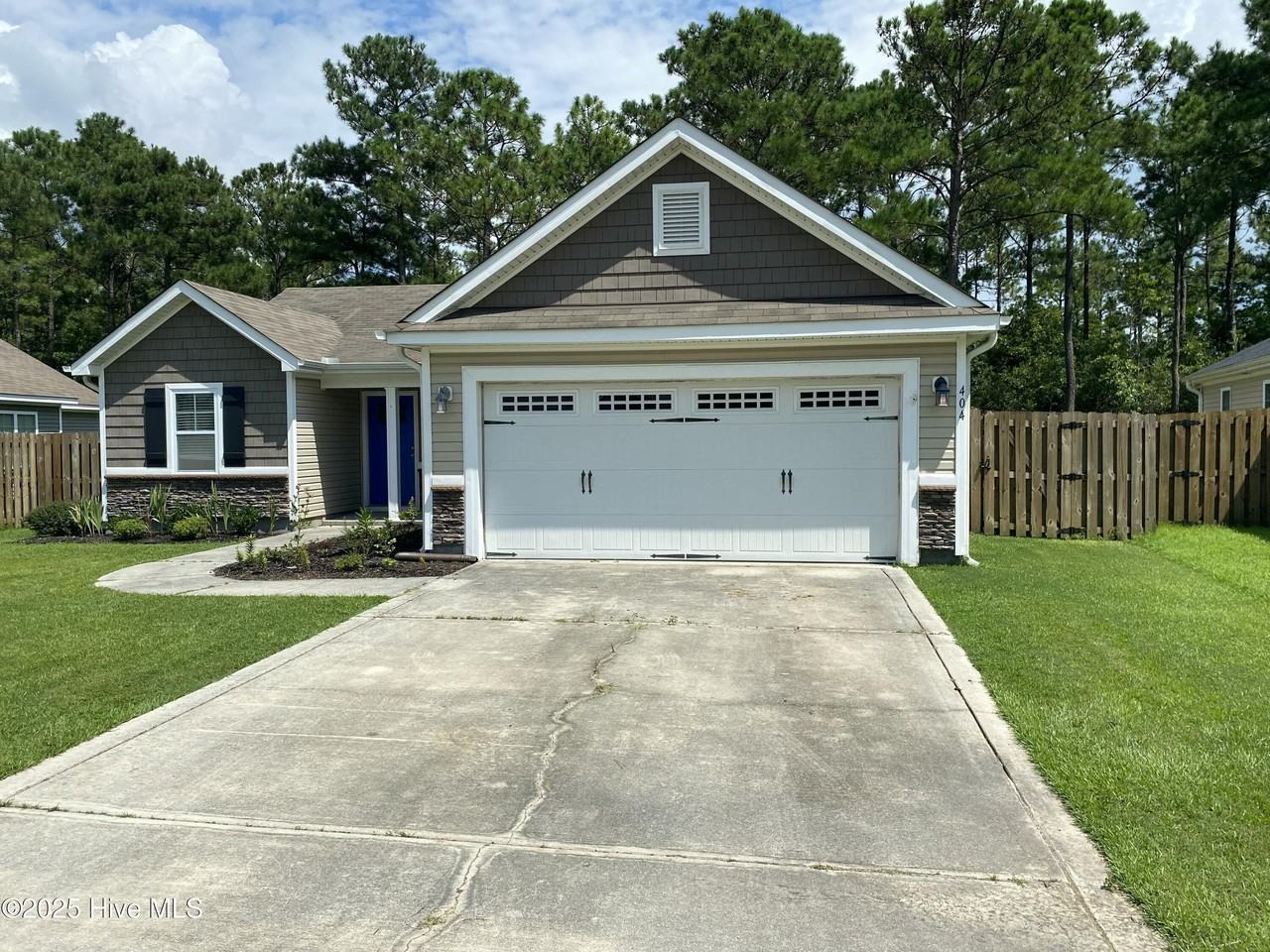 404 Ridgeway Dr - Photo 2 of 23