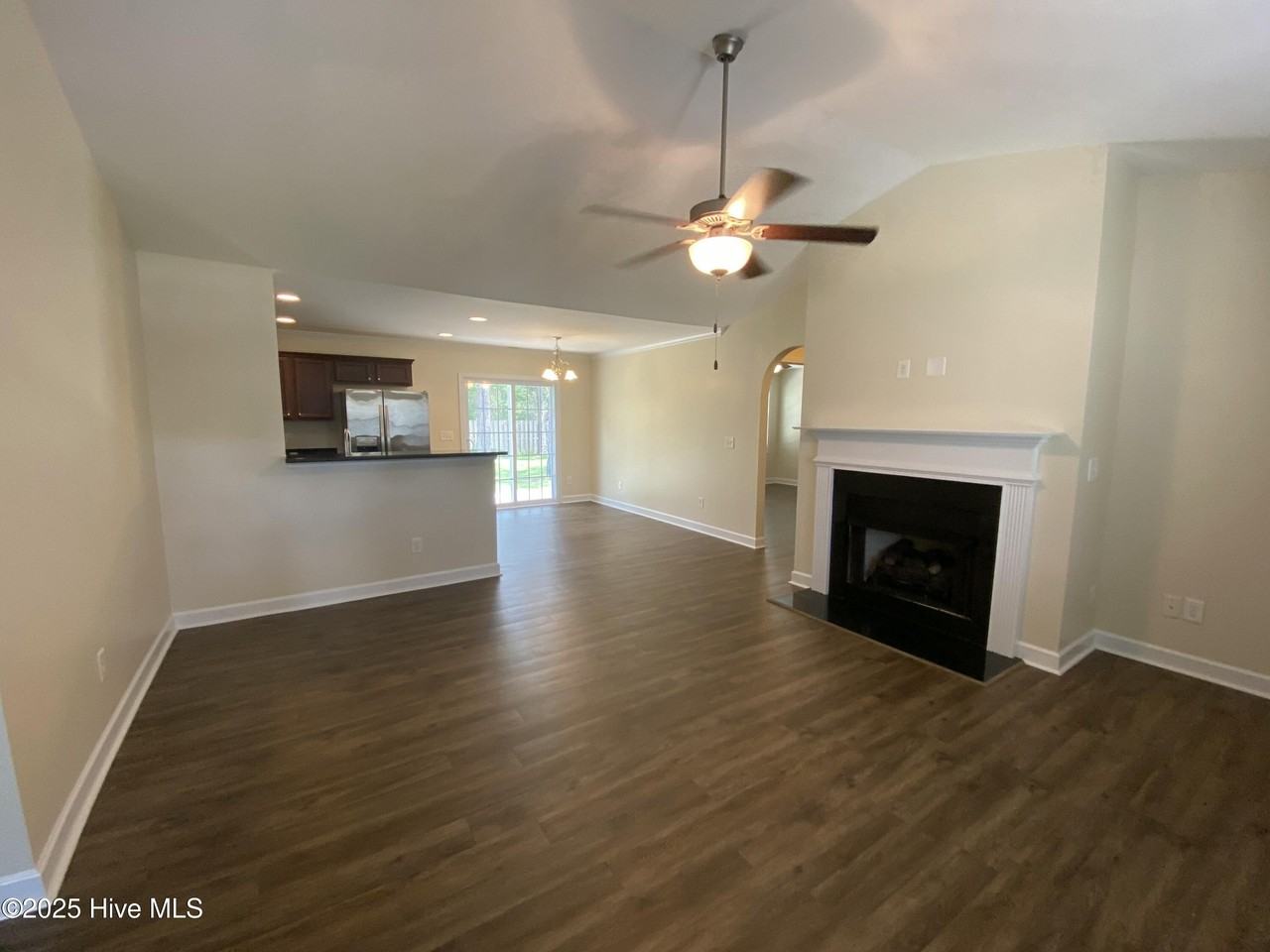 404 Ridgeway Dr - Photo 3 of 23