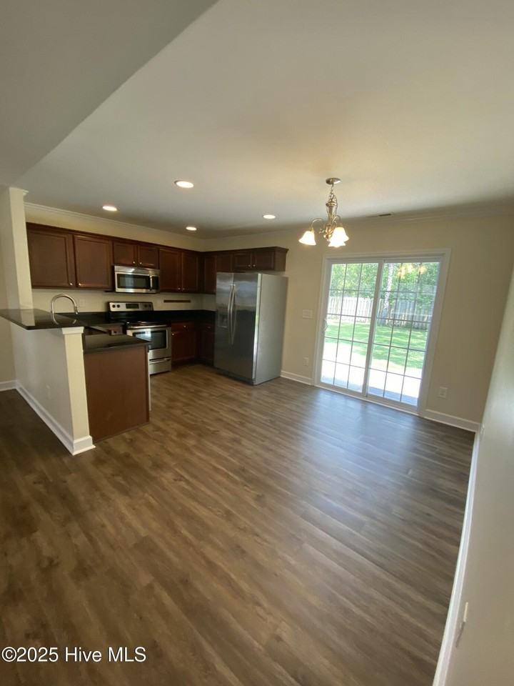 404 Ridgeway Dr - Photo 5 of 23