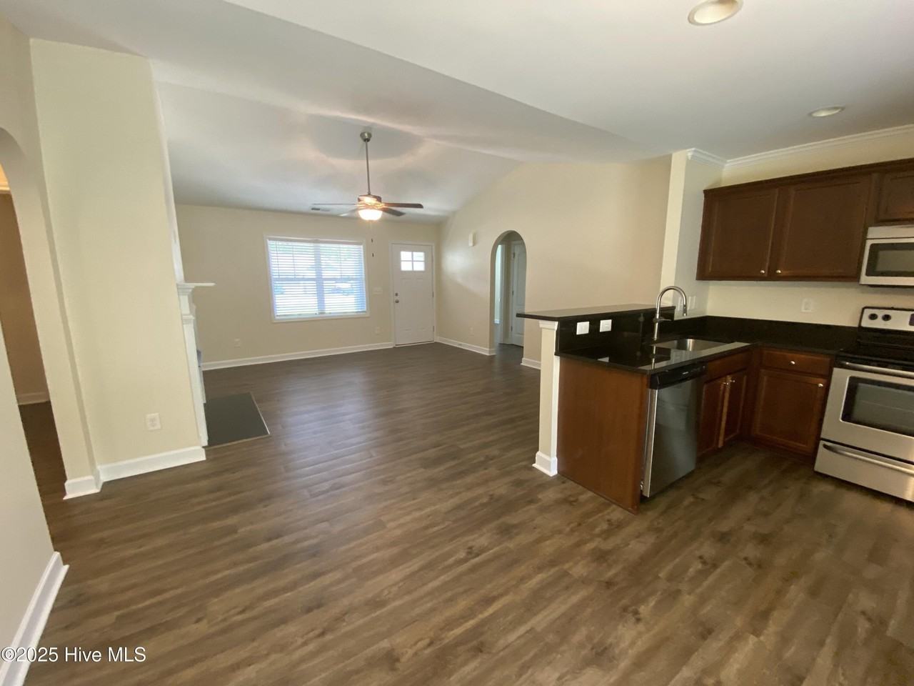 404 Ridgeway Dr - Photo 6 of 23