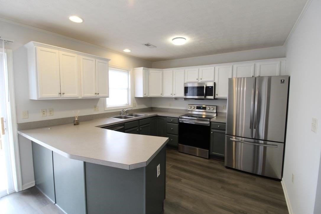 3069 Taylor Spring Ln - Photo 4 of 32