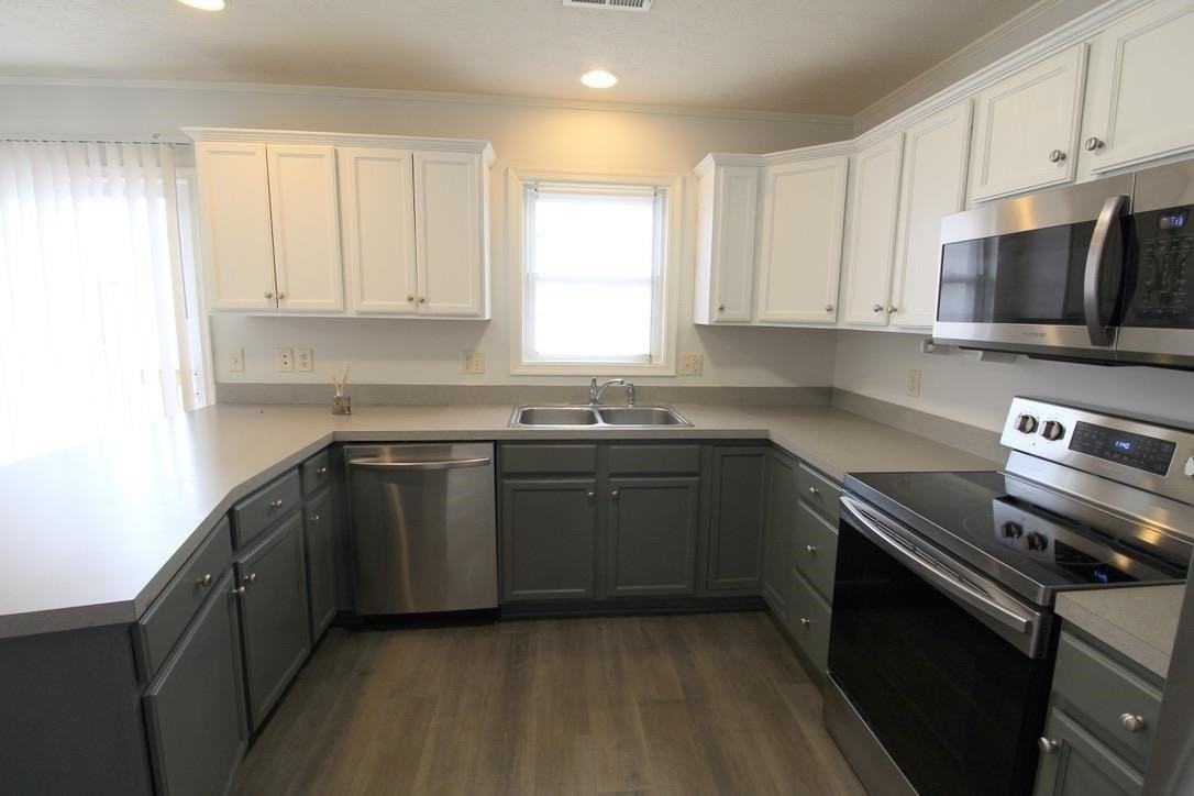 3069 Taylor Spring Ln - Photo 5 of 32