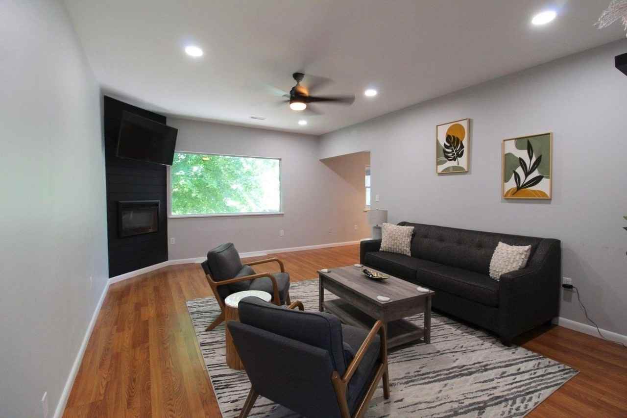 221 Alleghany Dr - Photo 4 of 35