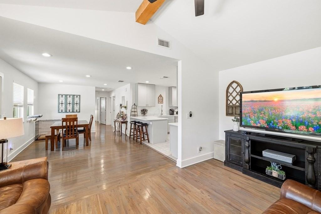 315 Mimosa St - Photo 6 of 18