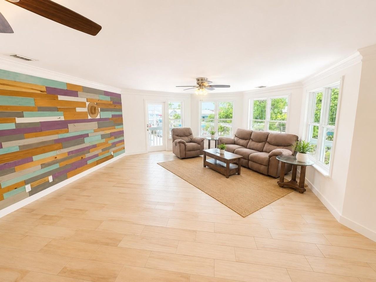 218 Whitehead St - Photo 4 of 15