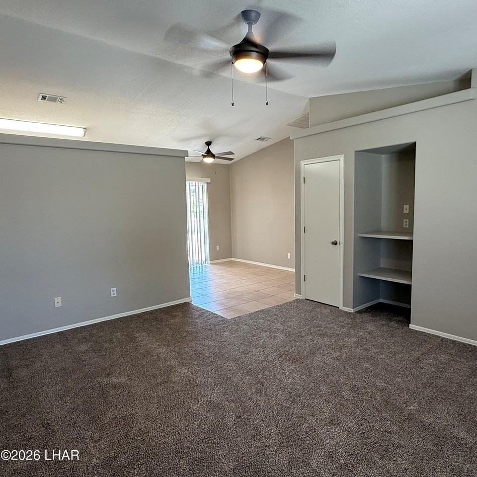 3128 Jamaica Blvd S - Photo 3 of 32