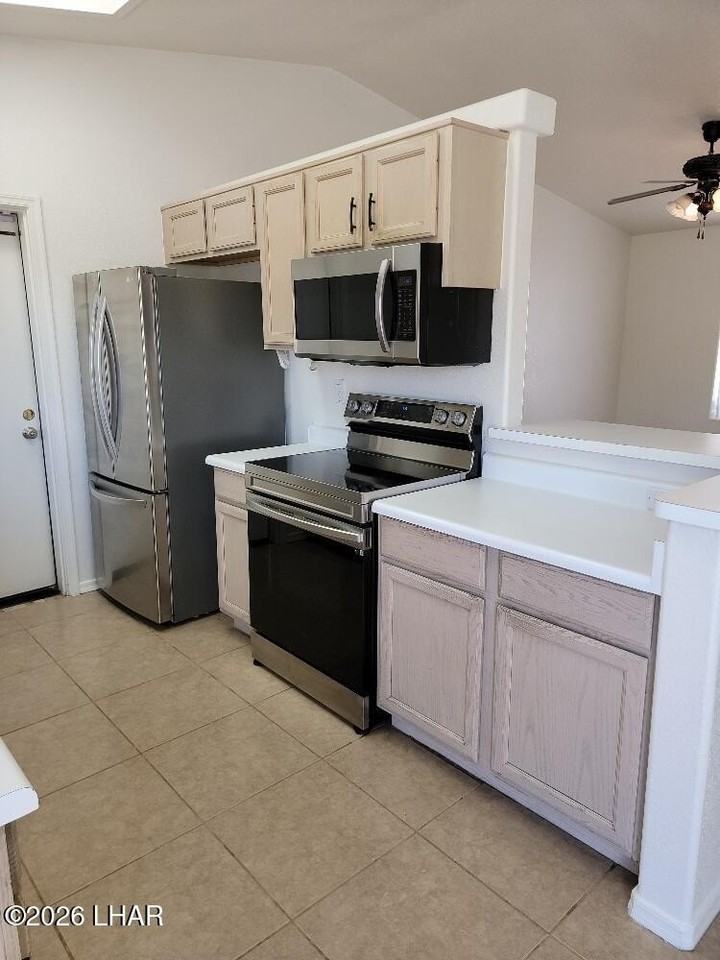 830 Falcon Dr - Photo 7 of 24