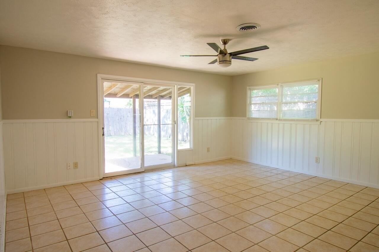 5413 32nd St - Photo 3 of 20
