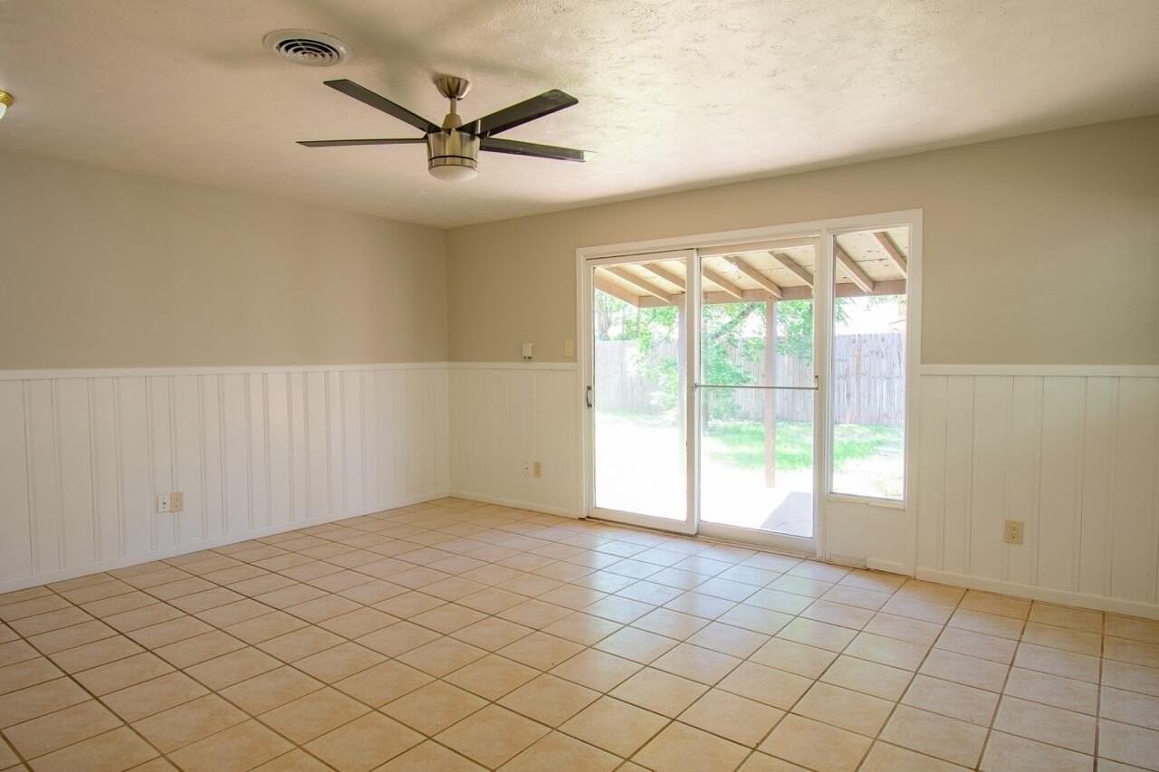 5413 32nd St - Photo 4 of 20
