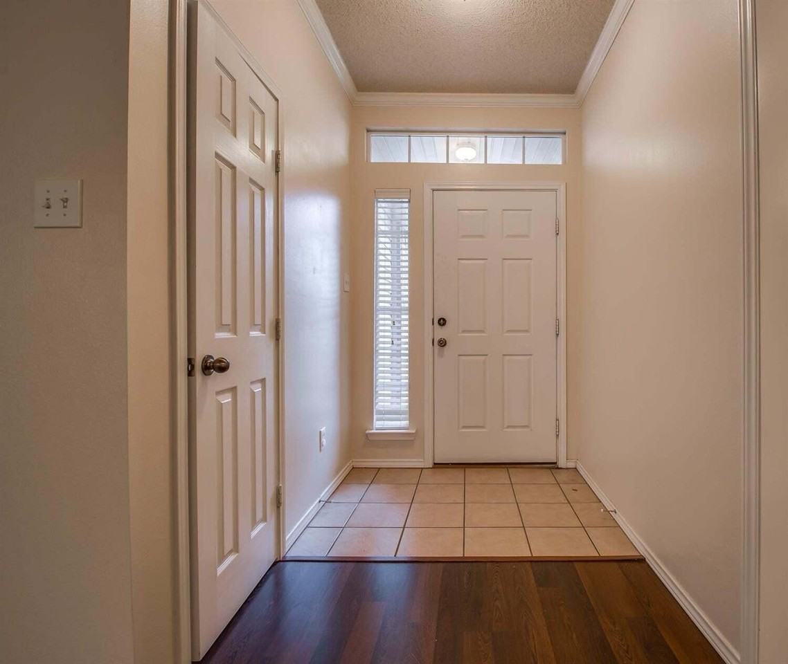 6806 86th St - Photo 3 of 19