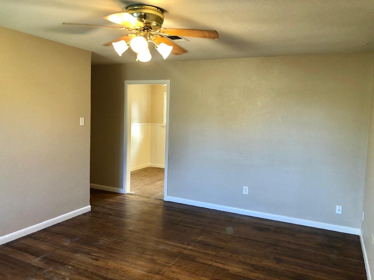 4105 30th St - Photo 3 of 11
