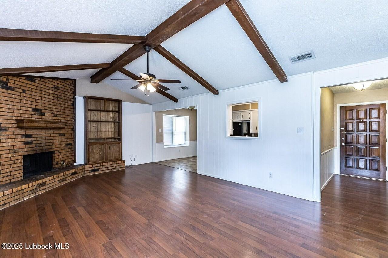 8304 Fremont Ave - Photo 4 of 29