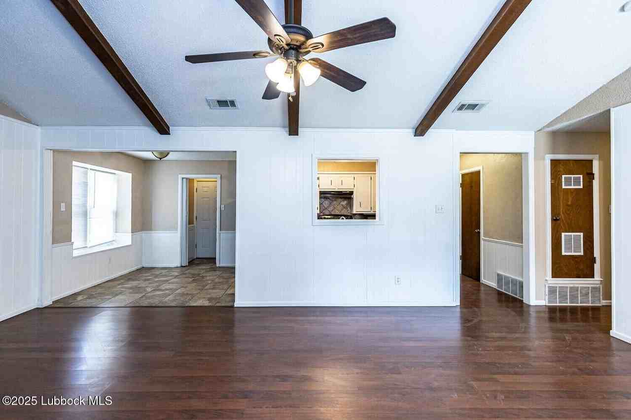 8304 Fremont Ave - Photo 7 of 29