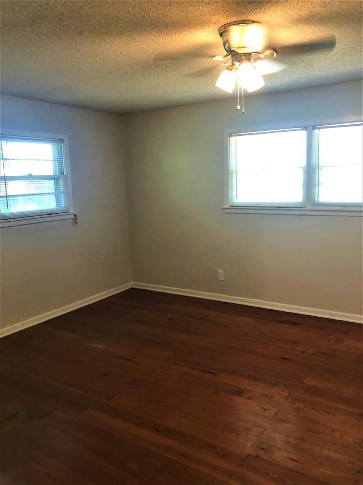 4311 49th St - Photo 5 of 9